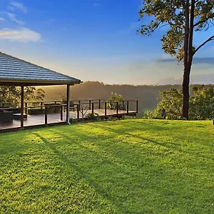 Bed & Breakfast Escarpment Retreat & Day For Couples, Mount Tamborine
